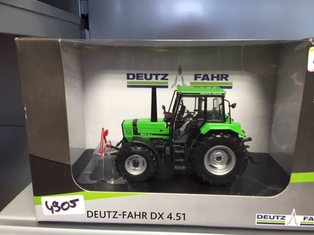 Universal Hobbies Deutz Fahr DX 4.51 4905 | - Boutique en ligne de modèles de camions et d'engins de chantier