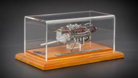 M-126	Maserati Birdcage Tipo 61 Motor mit Vitrine, 1:18 CMC  - Bild vergr��ern 