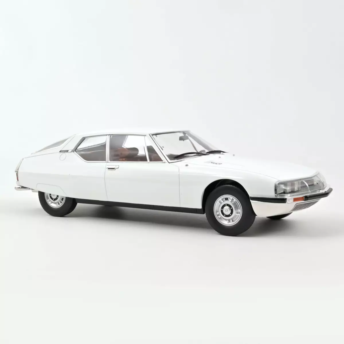 121701	Citro�n SM 1970 White - Genova Presentation Version 1:12 Norev